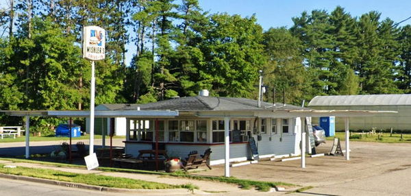 A&W Restaurant - Evart - 728 W 7Th St (newer photo)